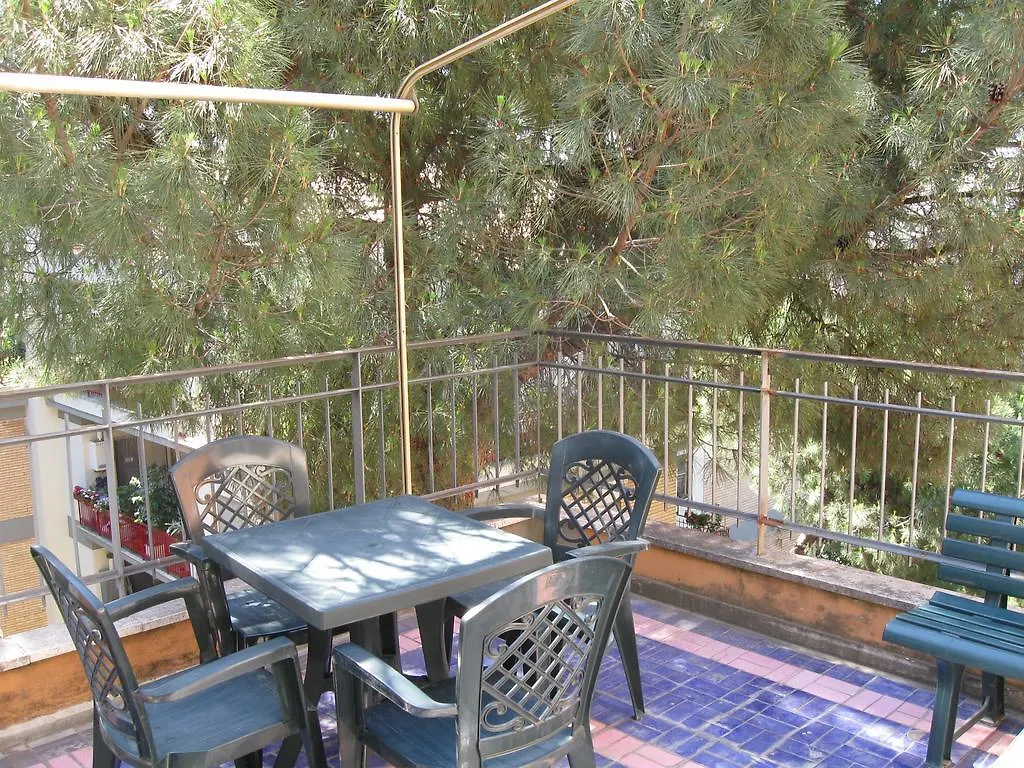 Bed and Breakfast Attico Dei Pini Roma